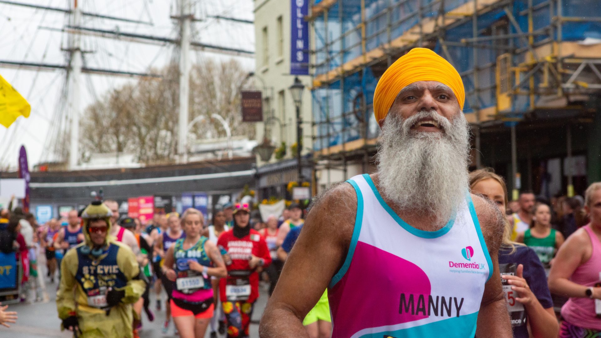 Volunteer Ambassador Manny running in London Marathon 2023